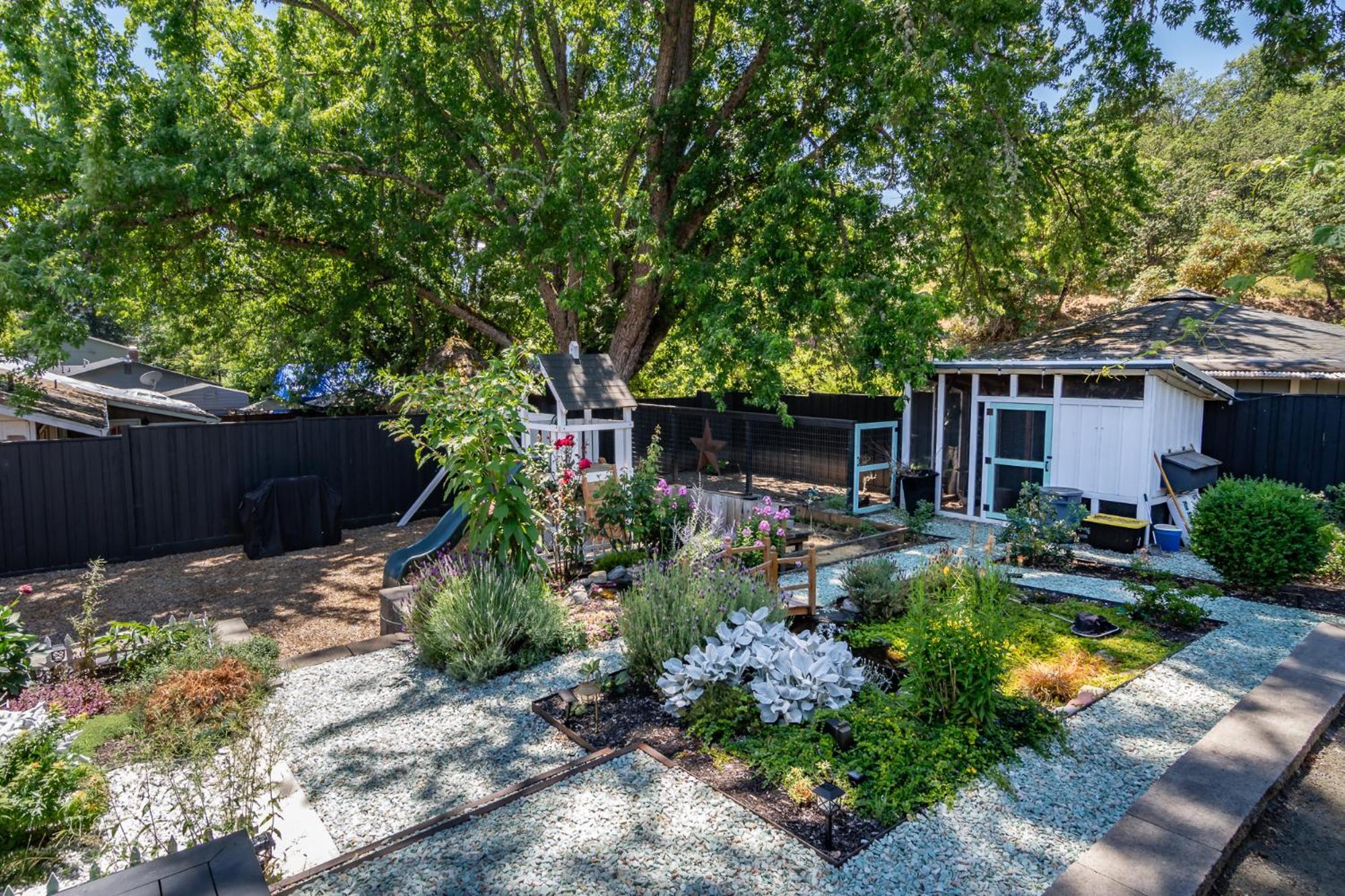 Chic Rv Retreat, Stunning Yard In Roseburg Hotel Exterior photo