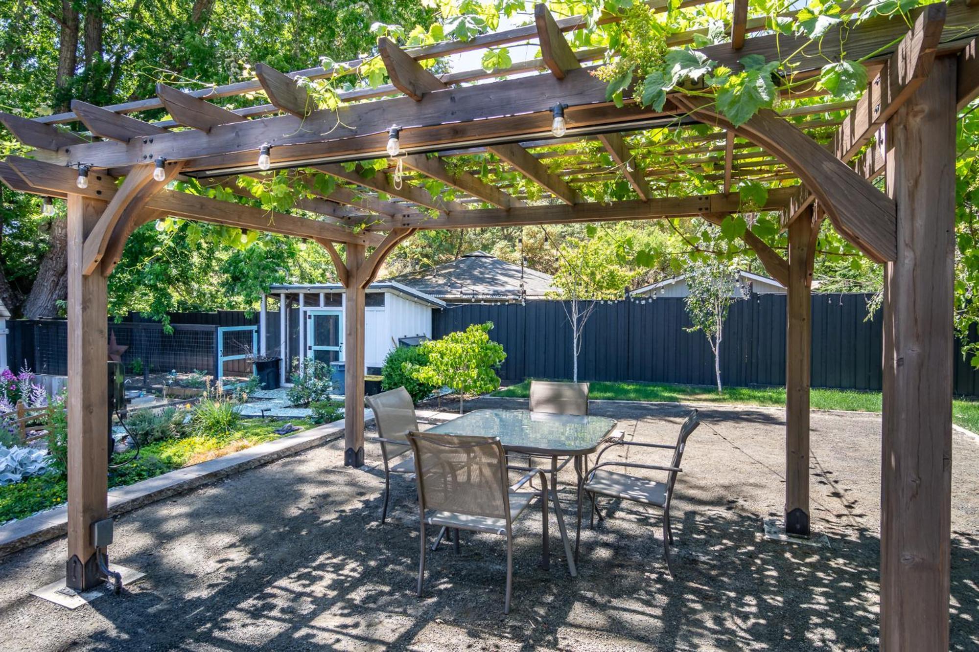 Chic Rv Retreat, Stunning Yard In Roseburg Hotel Exterior photo